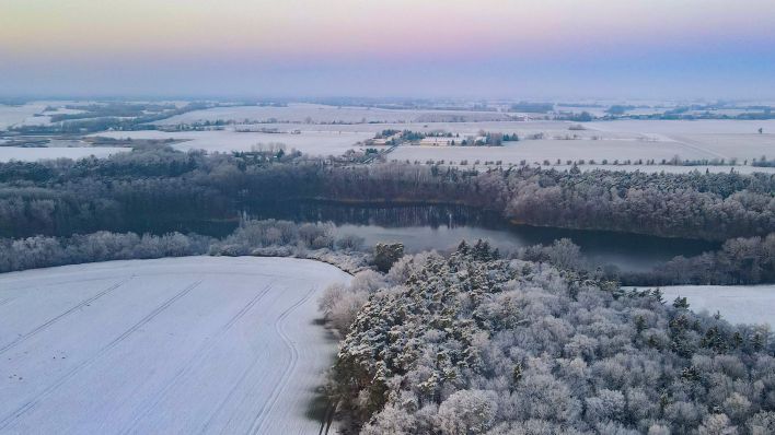 Verschneiten Landschaft im Landkreis Märkisch-Oderland in Ostbrandenburg, 19.01.2023 (Quelle: dpa/Patrick Pleul)