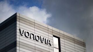 Symbolbild:Der Schriftzug des Wohnungsunternehmens «Vonovia» an der Firmenzentrale.(Quelle:dpa/M.Kusch)