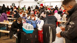 Symbolbild:Kriegsflüchtlinge aus der Ukraine nach ihrer Ankunft in Deutschland. (Quelle: dpa/C. Koall)