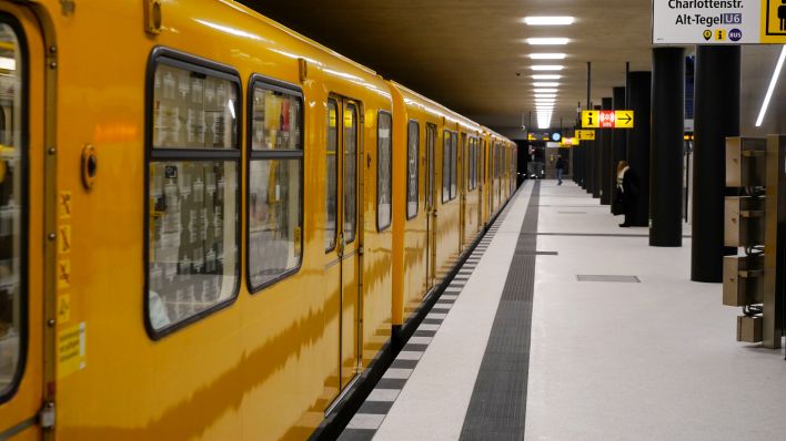 Auf dem neuen U-Bahnhof Unter den Linden kreuzen sich jetzt die U-Bahn-Linien U5 und U6. (Quelle: dpa/Thomas Bartilla/Geisler-Fotopress)