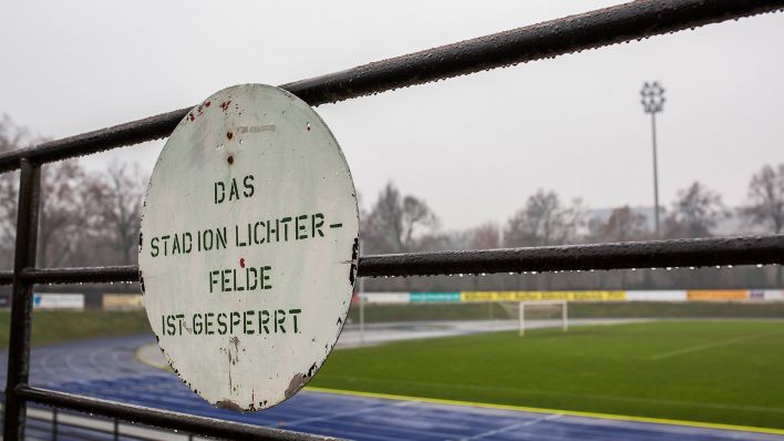 Das Stadion Lichterfeld ist witterungsbedingt gesperrt (imago images/Sebastian Wells)