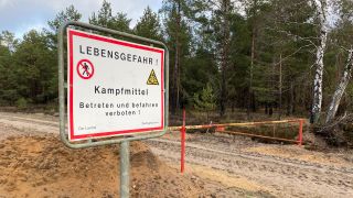 Auf gut 11.000 Hektar der Kyritz-Ruppiner Heide besteht weiterhin Lebensgefahr. Das Gebiet darf nicht betreten werden. (Quelle: rbb/Björn Haase-Wendt)