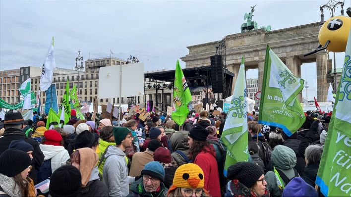 Demonstration für Agrarwende in Berlin gestartet (Quelle: rbb/Konrad Spremberg)