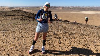 Die Berliner Extremläuferin Katharine Kluge beim Marathon des Sables in der Wüste Marokkos (privat)