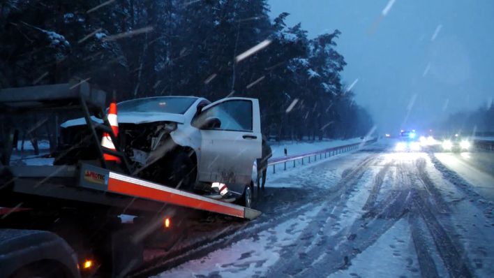 Schnee und Glätte behindern den Verkehr in Ostbrandenburg (Quelle: TeleNewsNetwork)