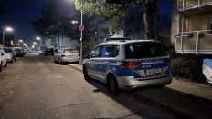 Die Berliner Polizei sucht am 07.02.2023 nach einer Großmuttter und deren Enkelin in Berlin Britz. Sie wurden am 08.02.2023 gefunden und in ein Krankenhaus gebracht.(Quelle: Dominik Totaro)