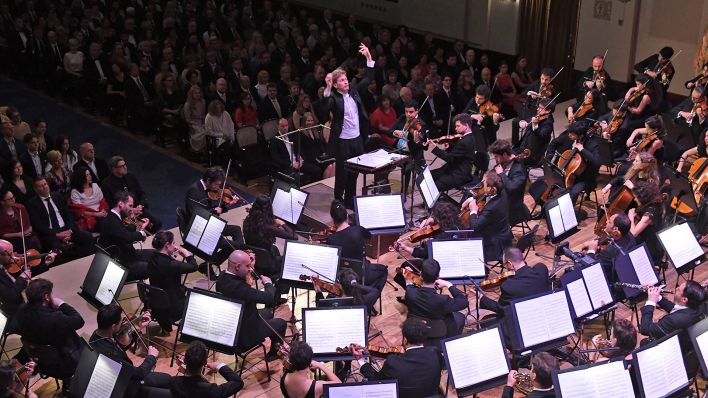 Das West-Eastern Divan Orchestra am 11.05.2022 in Prag. (Quelle: dpa/Katerina Sulova)