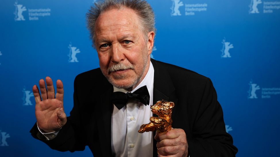 Nicolas Philibert erhält Goldenen Bären für den besten Film "Sur l'Adamant". (Quelle: dpa/J. Carstensen)