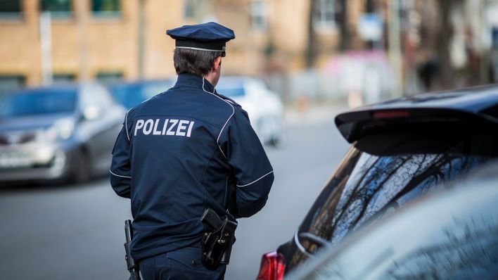 Stinkefinger schmeckt Polizei in Berlin gar nicht: Blitzer-Foto