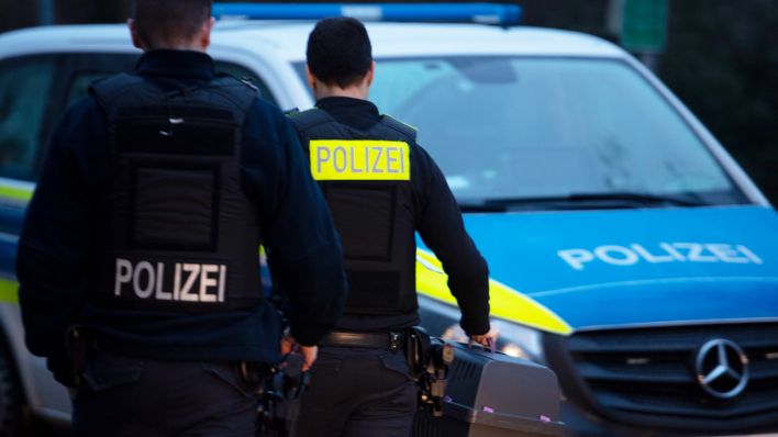 Symbolbild: Berliner Polizeibeamte im Einsatz. (Quelle: dpa/P. Zinken)