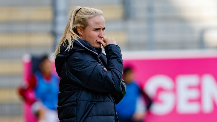 Freiburg-Trainerin Theresa Merk (Quelle: IMAGO / Beautiful Sports)