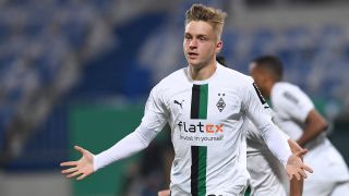 Luca Netz jubelt über ein Tor für Borussia Mönchengladbach. Quelle: imago images/Revierfoto