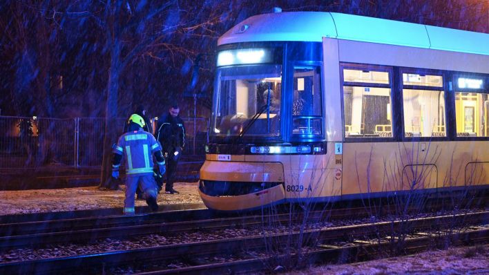 Eine Person ist am 05.03.2023 in Hellersdorf von einer Tram erfasst und schwer verletzt worden. (Quelle: Morris Pudwell)