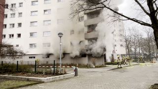 Ein Keller in einem Hochhaus im Märkischen Viertel (Berlin-Reinickendorf) brennt. (Bild: TNN)
