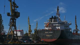 Die Nordic Titania, ein Tanker der Öl und chemische Produkte transportiert, am 04.September 2022 im Danziger Hafen, Polen. (Quelle: Picture Alliance/Artur Widak)