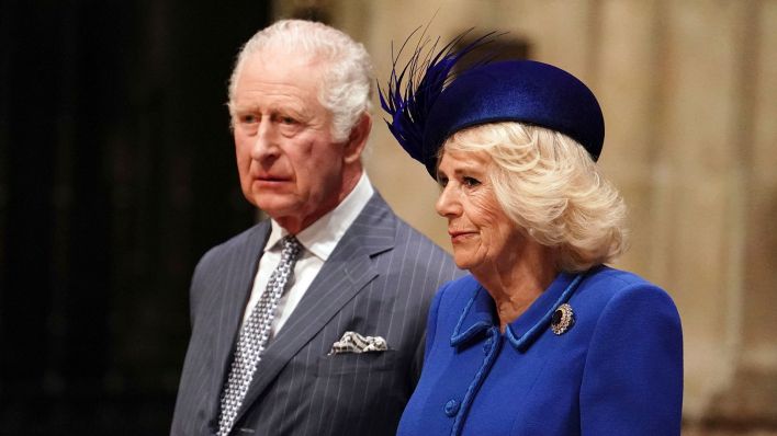 Symbolbild: König Charles III. und seine Frau Camilla am 13.03.2023 in London (Quelle: dpa/Jordan Pettitt)