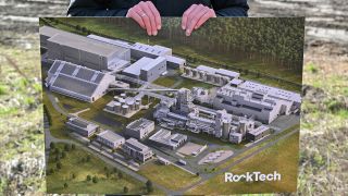 Ein Bild mit einer Computersimulation der fertigen Fabrik (Quelle: dpa/Patrick Pleul)