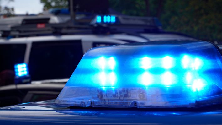 Festnahme in Guben: 17-Jährige mit axtähnlichem Gegenstand im Zug Cottbus - Frankfurt verletzt