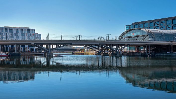 Die Humboldthafenbrücke am 20.02.2021.(Quelle:dpa/ Shotshop/K.-H.Spremberg