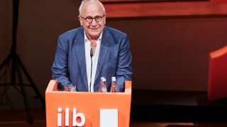 Archivbild: Ulrich Schreiber spricht während Eröffnung des Internationalen Literaturfestivals Berlin. (Quelle: dpa/Annette Riedl)