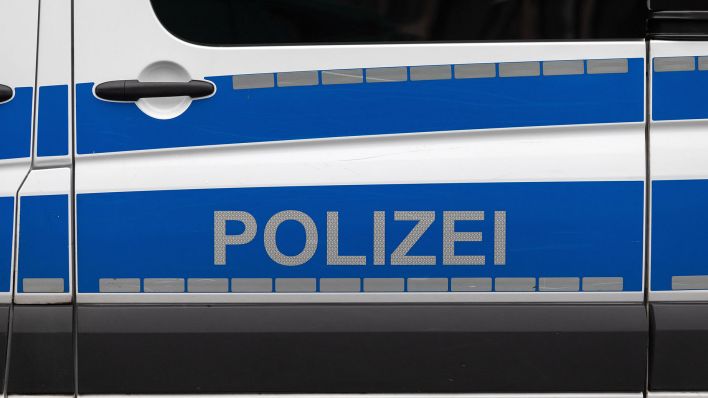 Symbolbild: Einsatzfahrzeuge der Polizei (Quelle: dpa/Andreas Franke)