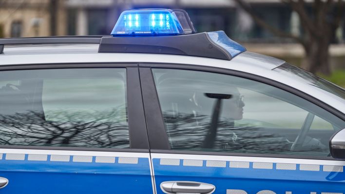 Symbolbild: Polizeifahrzeug im Einsatz (Quelle: dpa/Ulrich Stamm)