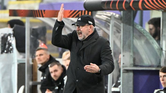 Union-Trainer Urs Fischer unzufrieden am Spielfeldrand (Quelle: IMAGO / Matthias Koch)