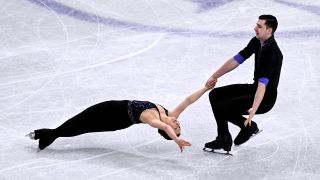 Das Berliner-Duo aus Annika Hocke und Robert Kunkel bei der Eiskunstlauf-WM in Japan (imago images/Laci Perenyi)
