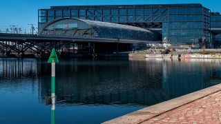 Die Humboldthafenbrücke, vom und zum Berliner Hauptbahnhof führend, am 24.08.2021 (Quelle: imago images / K-H Spremberg).