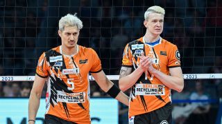Volleyballer Nehemiah Mote und Marek Sotola mit entschlossenem Blick (Bild: Imago Images/Sports Press Photo)
