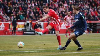 Union-Stürmer Kevin Behrens bei einem Schuss im Spiel gegen den 1. FC Köln (imago images/Contrast)