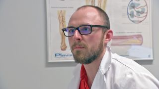 Pascal Wittkopf, Medizinstudent an der Hochschule in Neuruppin, ist Teilnehmer eines Landärztestipendiums und angehender Landarzt (Quelle: rbb).