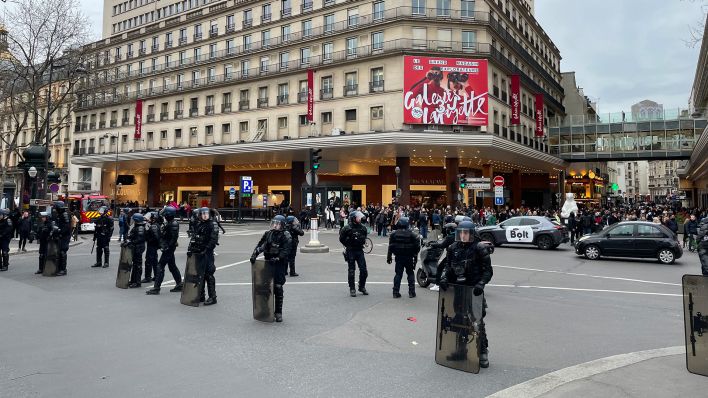 Polizeieinsatz bei einer Demo in Paris. (Quelle: rbb)