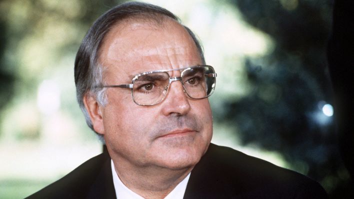 Archivbild: Der damalige Bundeskanzler Helmut Kohl (CDU) (Quelle: dpa/Egon Steiner)
