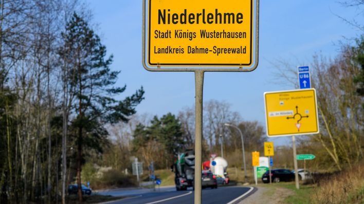 Ortseingangsschild Niederlehme (Quelle: dpa/Hans Wiedl)