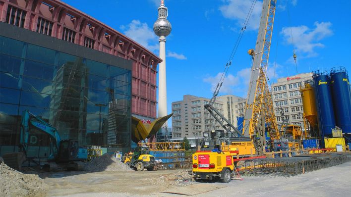 Bauarbeiten am Alexander Capital Tower der Monarch-Gruppe im Sommer 2020 (Bild: imago images/Peter Meiflner)