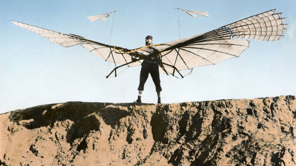 Flugversuch von Otto Lilienthal 1896 mit dem zuletzt konstruierten Hängegleiter. (Quelle: akg-images)