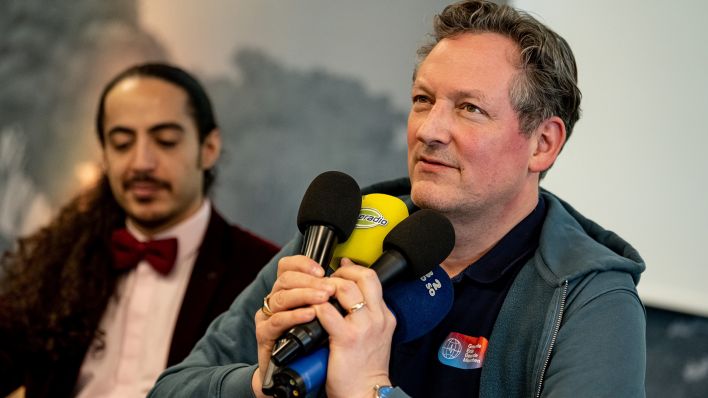 Eckart von Hirschhausen, Schirmherr, nimmt am 16.03.2023 an einer Pressekonferenz des Comedy for Future Festival (C4FF) teil. (Quelle: dpa/Fabian Sommer)
