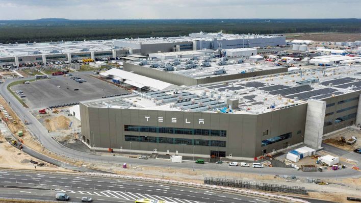 Tesla Giga Factory, im Vordergrund ist die Batteriefabrik zu sehen. (Foto: dpa)