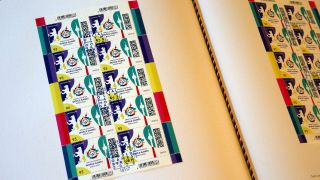 Sonderbriefmarke der Special Olympics World Games vorgestellt (Quelle: dpa/Wolfgang Kumm)