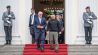 Bundespräsident Frank-Walter Steinmeie und Wolodymyr Selenskyj, Präsident der Ukraine, verlassen am 14.05.2023 nach ihrem Gespräch das Schloss Bellevue. (Quelle: dpa Pool/Christophe Gateau)