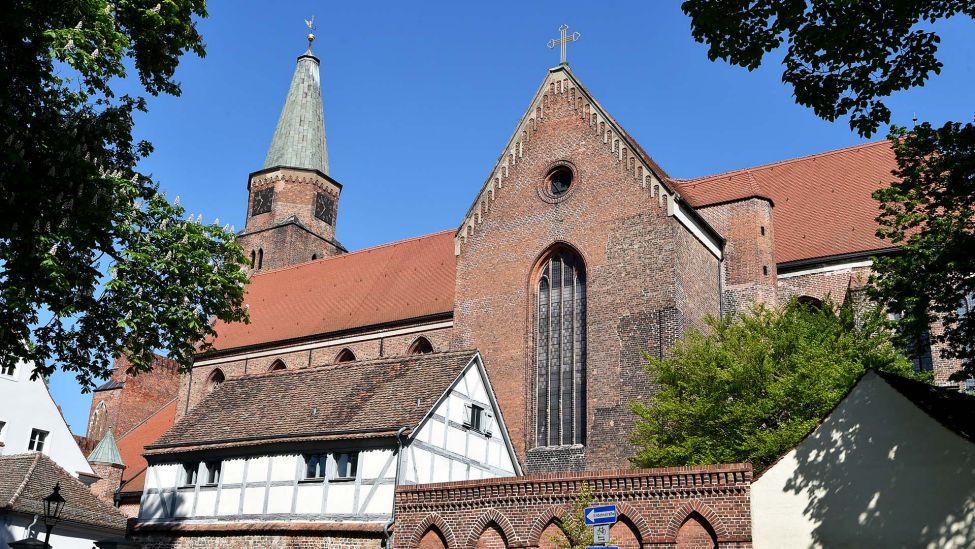 Der Dom St- Peter und Paul zu Brandenburg. Der Dom ist das älteste erhaltene Bauwerk der Stadt Brandenburg an der Havel. (Quelle: dpa/Settnik)