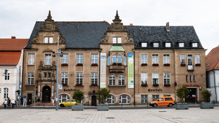 Archivbild: Das Rathaus Eberswalde auf dem Marktplatz. Das Alte Rathaus, ein barockes Bürgerhaus aus dem Jahr 1775, wurde als Wohnhaus eines Tuchfabrikanten erbaut. (Quelle: dpa/J. Kalaene)