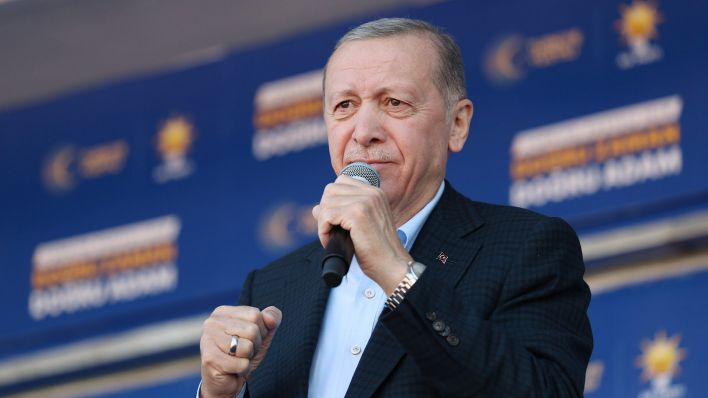 Archivbild: Der türkische Präsident Recep Tayyip Erdogan bein einer Rede. (Quelle: dpa/M. Kula)