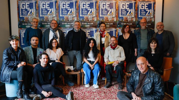 Archivbild: Team Festival Gezi bei der Pressekonferenz zum Festival Gezi - Ten Years after im Gezi Cafe beim Gorki Theater am 16.05.23 in Berlin. (Quelle: imago images/Mauersberger)