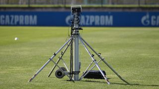 Eine Kamera beobachtet die Spieler beim Training für die spätere Analyse (dpa/augenklick/firo Sportphoto