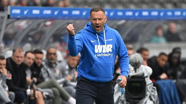 Hertha-Trainer Pal Dardai ballt die Faust (imago images/Matthias Koch)