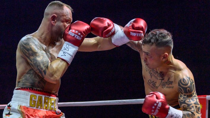 Der Berliner Boxer Ronny Gabel (l.) im Kampf gegen Ilias Essaoudi (imago images/Eibner)