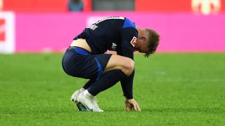 Hertha-Spieler Maximillian Mittelstaedt blickt enttäuscht zu Boden nach der 2:5-Niederlage gegen den 1. FC Köln. (Bild: IMAGO / Treese)