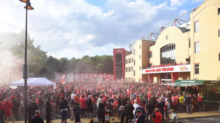 Saisonabschlussfeier vor dem Stadion An der Alten Försterei im Jahr 2022 (imago images/Matthias Koch)